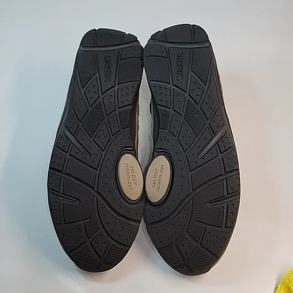 Vionic Arbor Slip-On Clogs - Picture 8 of 8